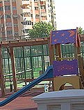 REF 147. Parque infantil de madera. Urbanización de lujo  en Benidorm (Alicante):
Parque infantil de madera en urbanización de lujo Gemelos 26
