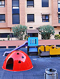 REF 85. Parque con iglú. Urb. Bulevar del Pla en Alicante:
Parque con iglú, torre, balancín y suelo en Urbanización del Bulevar del Pla de Alicante