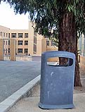 REF 81. Papelera . Colegio Jesuitas en Alicante:
Instalación de 100 papeleras en el Colegio Inmaculada Jesuitas. Papelera contenedor gris de polietileno, modelo CES0001.