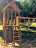 REF 112. Parque infantil madera. Urbanizacion Isla Verde en Playa San Juan (Alicante):
Conjunto de madera con parque infantil, rocódromo y columpio doble en Urbanización Isla Verde en el campo de golf de Playa de San Juan