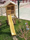 REF 118. Parque infantil de madera. Urbanización Monteblanco en Playa San Juan (Alicante):
Parque infantil Atalaya de madera; columpio doble con cuerda de escalar; arenero