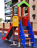 REF 174. Parque infantil. Comunidad en Benicassim (Castellón):
Parque infantil de madera con columpio y torre, dos balancines y un columpio doble.