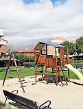 REF 18. Parque infantil Senegal. Urbanización en Alcorcón (Madrid):
Parque Senegal con asiento plano de caucho y asiento bebe con cadenas