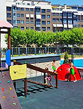 REF 11. Parque infantil. Las Tablas en Madrid:
Parque infantil con iglú